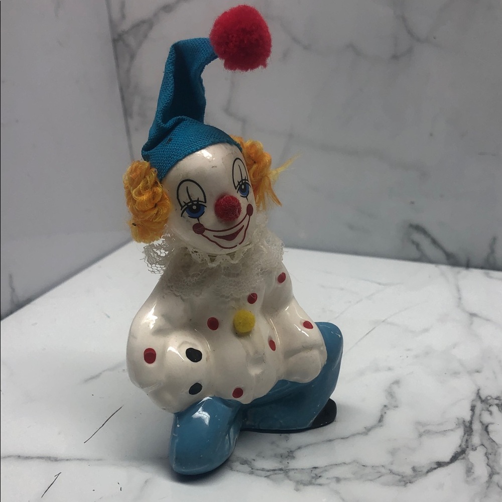 💋Vintage Ceramic Clown Figurine in White, Blue, Red